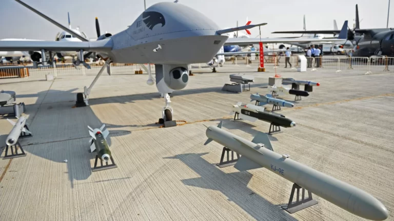 China restringe exportações relacionadas a drones, citando preocupações sobre seu uso militar