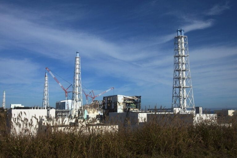 Japão ameaça levar China à OMC após proibição por Fukushima; Irã insta Tóquio a não depender dos EUA