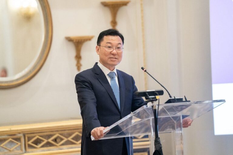 China diz que notável queda no comércio com EUA é ‘uma consequência direta das ações americanas’
