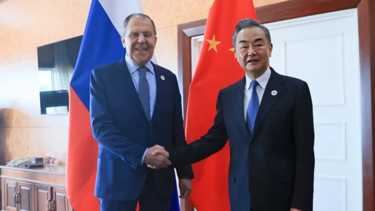 China está pronta para trabalhar com o BRICS por uma cúpula bem-sucedida na África do Sul
