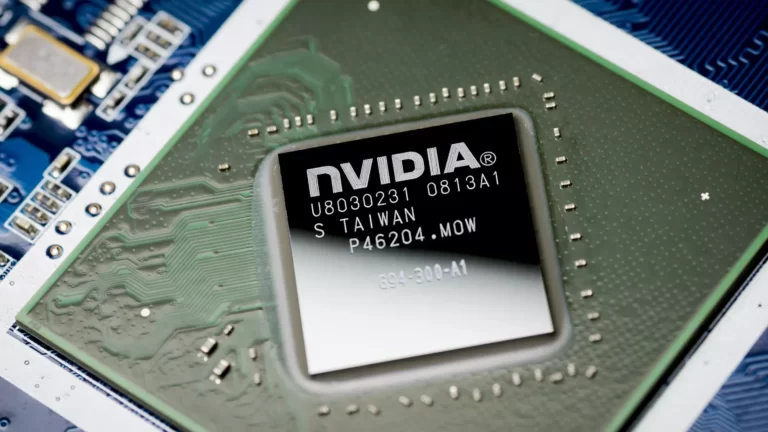 Restrições dos EUA fazem gigantes da Internet da China encomendarem US$ 5 bilhões em chips