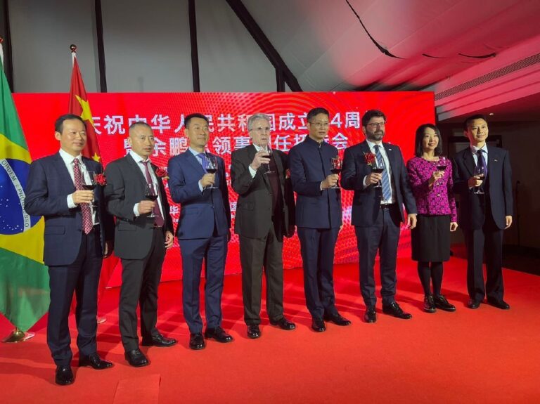 Consulado-Geral da China em São Paulo comemora 74 anos da Fundação da República Popular da China e recebe o Cônsul-Geral Yu Peng