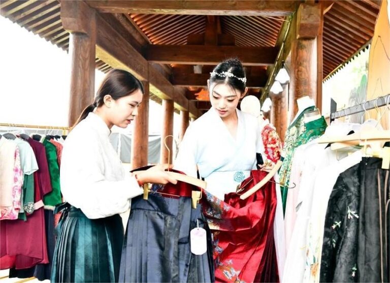 O Hanfu de Caoxian foi apresentado no 9º Fórum Mundial de Civilizações de Nishan