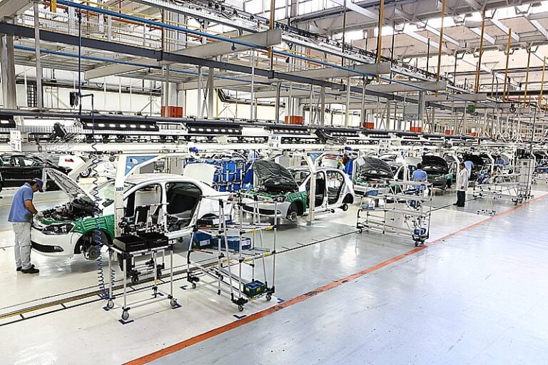 Economia cresce 0,9% no segundo trimestre e acumula alta de 3,2% em 12 meses