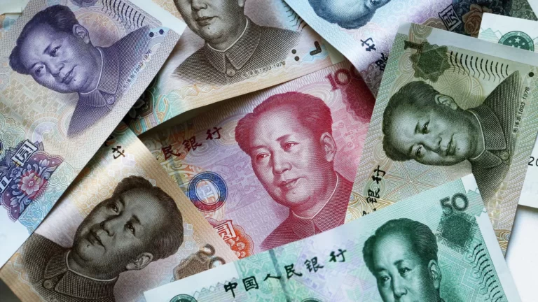 Yuan supera euro e se torna 2ª moeda mais importante no SWIFT