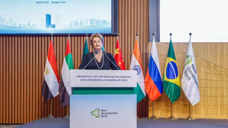 Brasil receberá US$ 1 bi em empréstimo do banco do BRICS para financiar micro e pequenas empresas