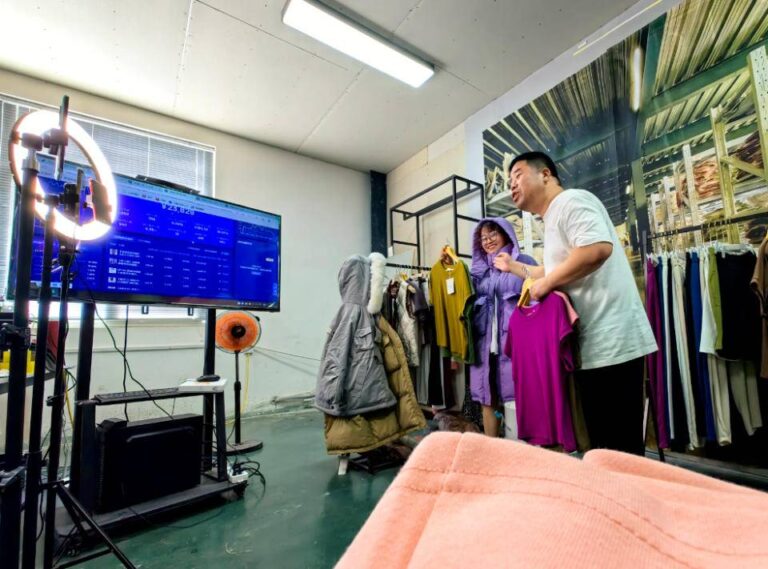 Desenvolvimento Acelerado da Indústria de Comércio Eletrônico na Localidade de Huangken
