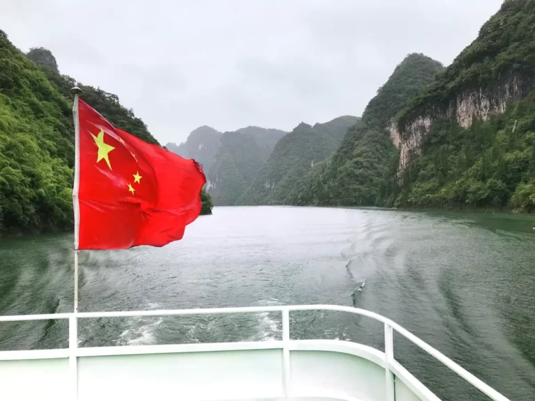 À luz da reunião sino-americana, China afirma que não abrirá mão de um centímetro de sua terra natal