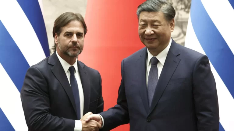 Uruguai assina acordo de ‘ampla parceria estratégica’ com China em meio à incerteza com Mercosul