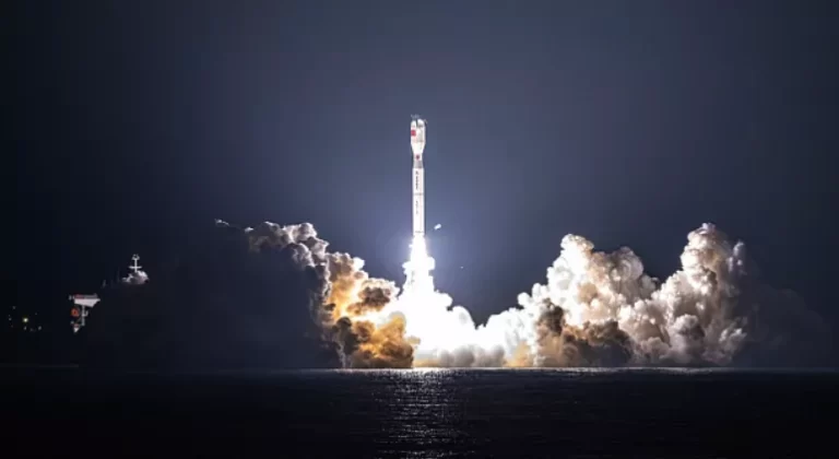 Mar do Sul da China realiza seu primeiro lançamento espacial