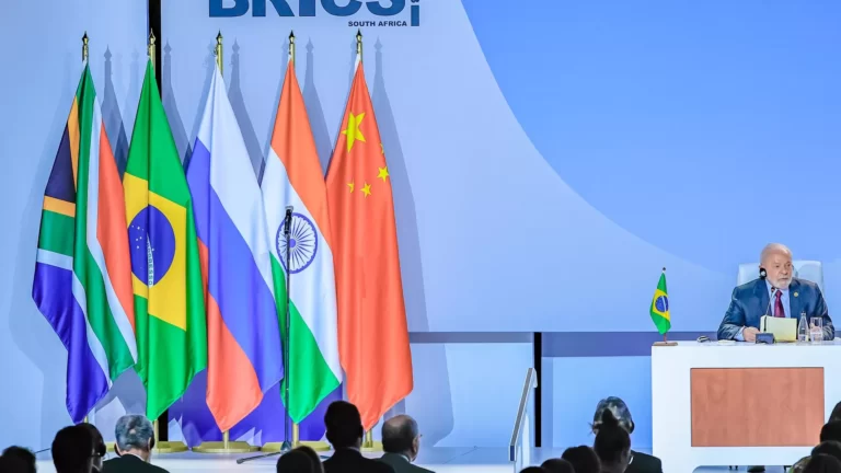 BRICS e Ocidente: por que fila para entrar no grupo do Sul Global tem 15 países e na OCDE apenas 6?