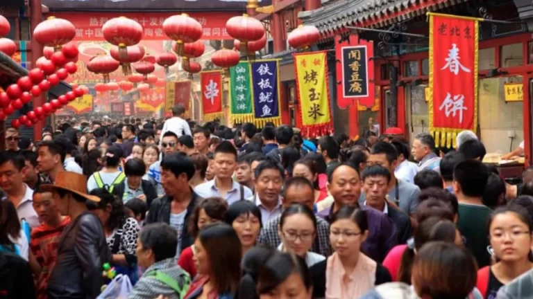 China cresce 5,2% em 2023 e população cai pelo segundo ano seguido