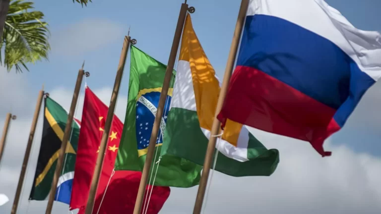 Países do BRICS detêm US$ 45 trilhões em riqueza para investir, aponta relatório