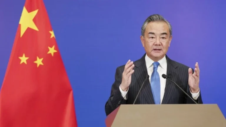 ‘Davos para a Defesa’: Chanceler chinês apresentará posição da China sobre guerras em curso