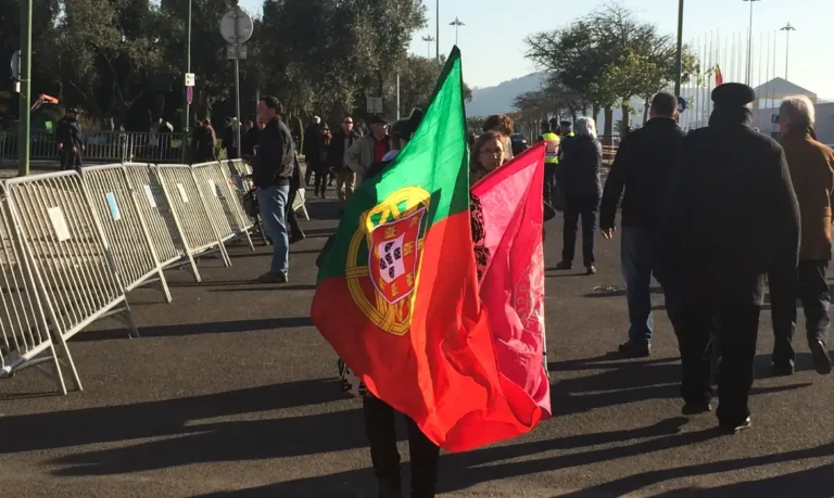 Portugal: direita tradicional vence eleição, mas precisará da ultradireita para formar governo