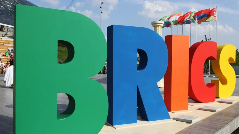 Político: para não reconhecer influência do BRICS, Ocidente recusa diálogo sobre segurança