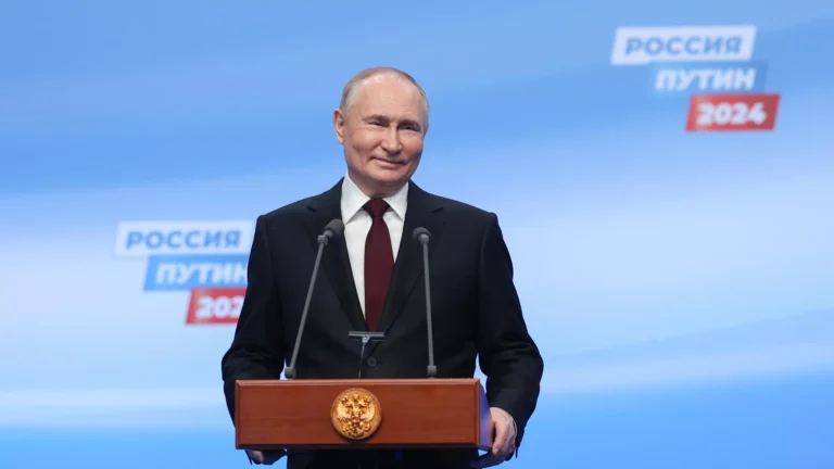 Após confirmar vitória esmagadora nas urnas, Putin fala em força da Rússia na guerra com Ucrânia