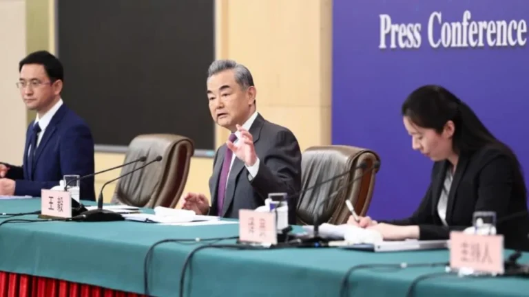 Wang Yi: “construir consenso para acabar com os conflitos”, “promovendo a influência do Sul Global”