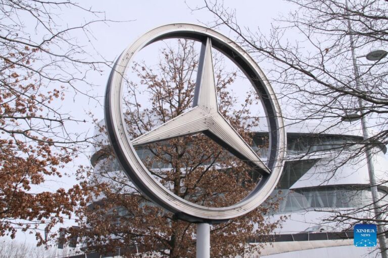 Chefes da Mercedes, Siemens e BMW vão a Pequim apesar da política anti-China anunciada pela Alemanha
