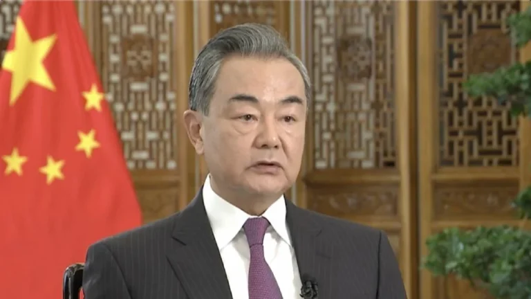 China tenta apaziguar conflito entre Irã e Israel