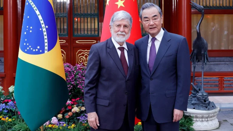 Brasil e China assinam documento conjunto de 6 pontos para desescalada na Ucrânia