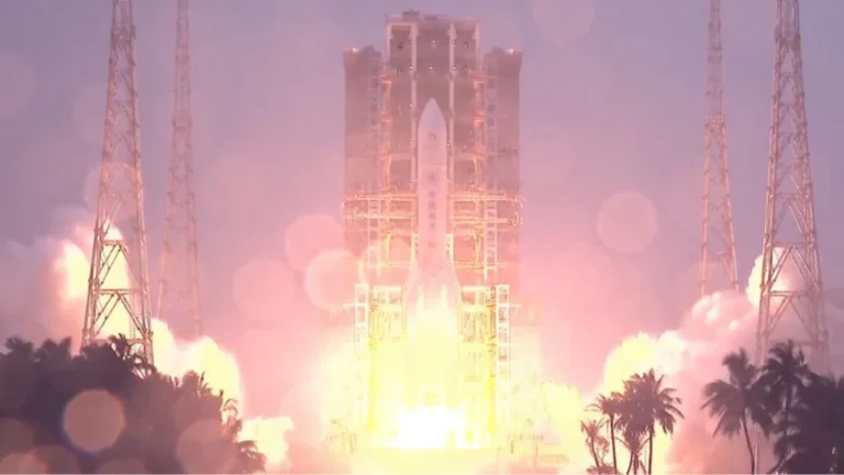 China vai ao lado escuro da lua