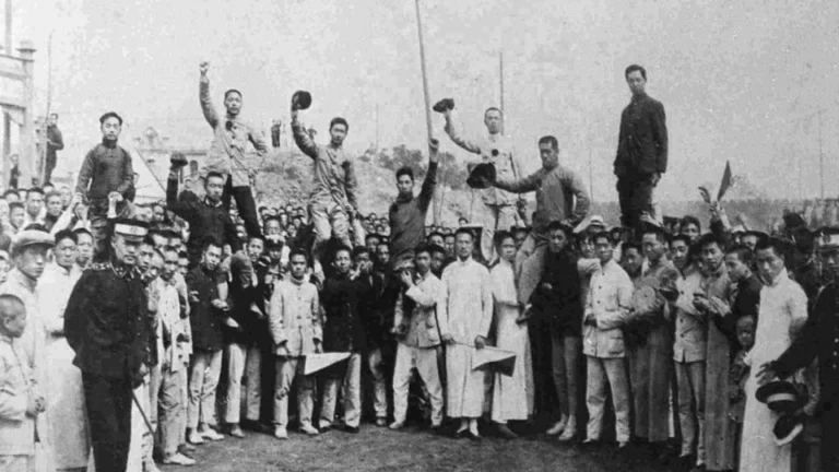 Qual a relação do Movimento 4 de Maio com o Partido Comunista Chinês?