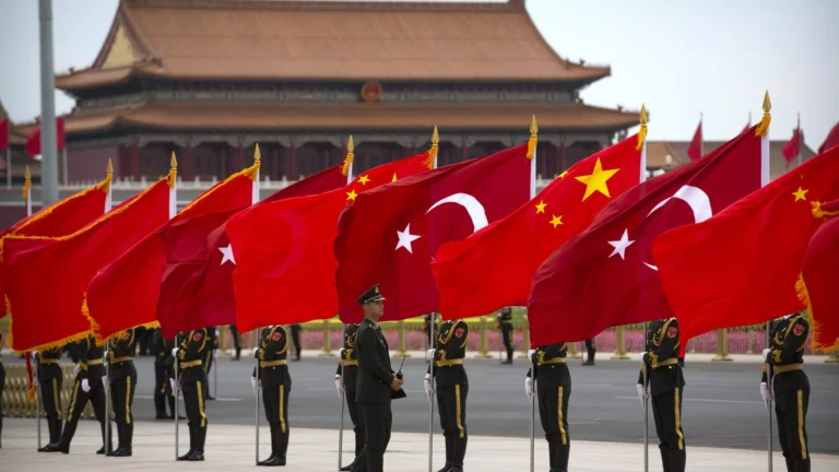 Turquia segue EUA e impõe forte tarifa sobre importações de veículos da China