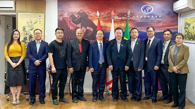 Delegação de Hangshi visita a Câmara de Comércio e Desenvolvimento Internacional Brasil-China