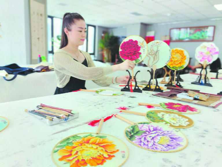 Uma Elegância em Cada Cabo, Uma Flor em Cada Folha do Leque