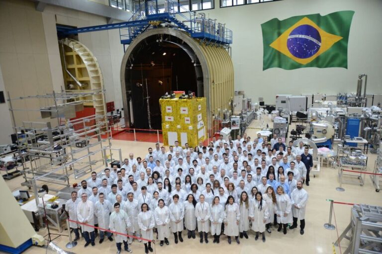 Brasil e China Firmam Parceria Espacial Revolucionária: O Céu é o Limite