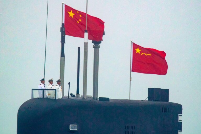 Huawei Desafia a OTAN e Vence em Teste de Comunicação Submarina: Tecnologia Revolucionária no Mar do Sul da China
