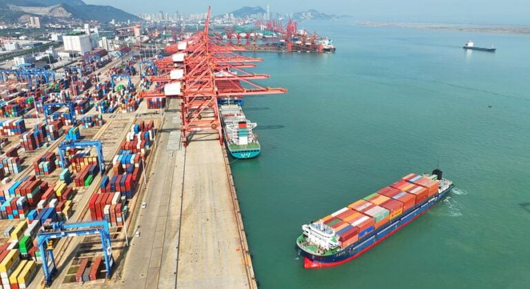 China EximBank aumenta empréstimos à indústria de comércio exterior no 1º semestre