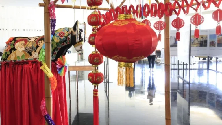 Brasil e China comemoram 50 anos de relações diplomáticas com grande evento em Brasília