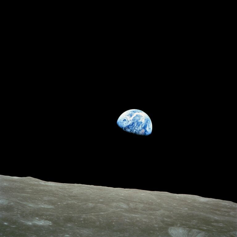 China salta à frente da exploração espacial e encontra água na Lua