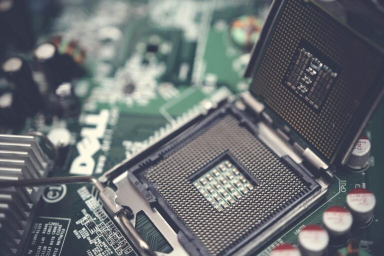 Cientistas chineses desenvolveram chip totalmente óptico para inteligência artificial, diz mídia