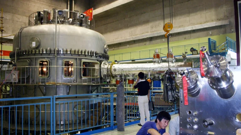 Startup chinesa busca desenvolver fusão nuclear pela metade do custo de rivais dos EUA, diz mídia