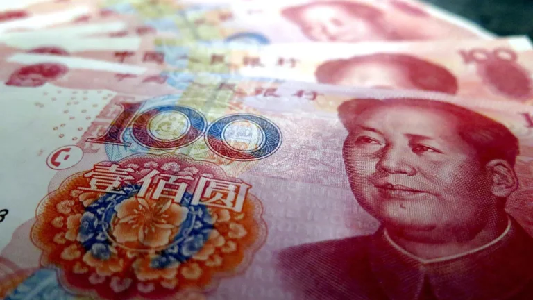 Petróleo do Oriente Médio pode aumentar popularidade do yuan como meio de pagamento internacional