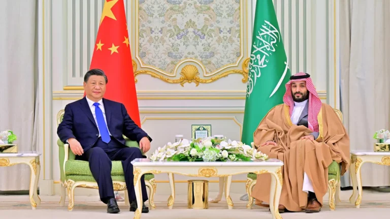 Arábia Saudita ‘aberta ao petroyuan’ e laços mais estreitos com a China, diz ministro saudita