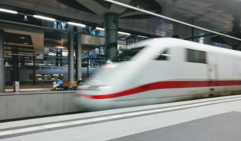 China apresenta avanços em infraestrutura ferroviária do país