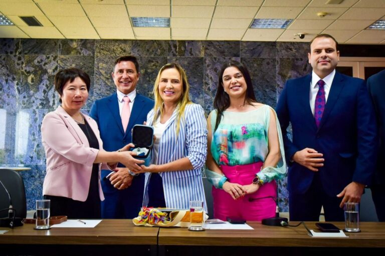 Brasília recebe delegação chinesa de badminton para intercâmbio nos Jogos Universitários