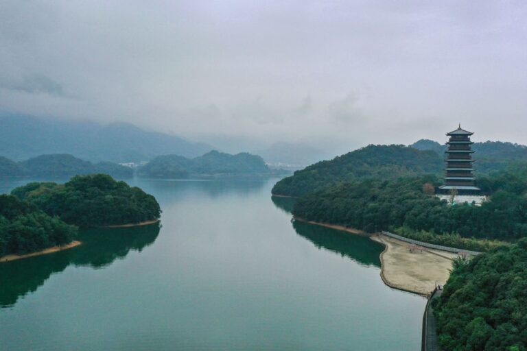 Explorando o Lago Xihai em Lushan, Jiangxi: Uma Experiência de Romance e Lazer