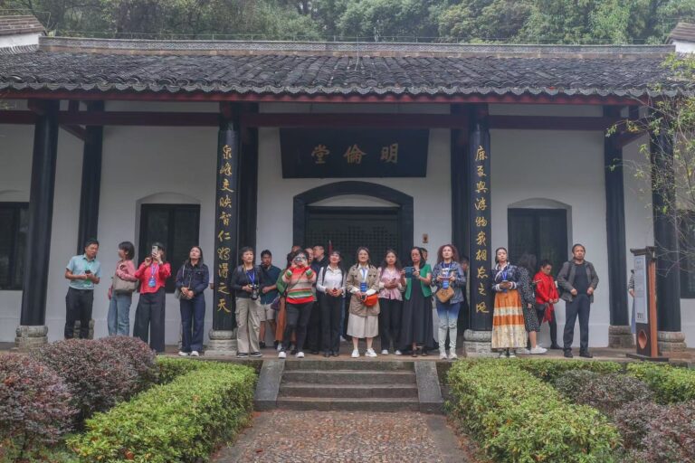 Explorando a Academia Bailudong em Jiangxi: Sentindo a Herança Milenar da Antiga Academia