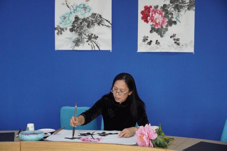 Aula Online Sino-Russa: Aprendendo a Pintura Chinesa