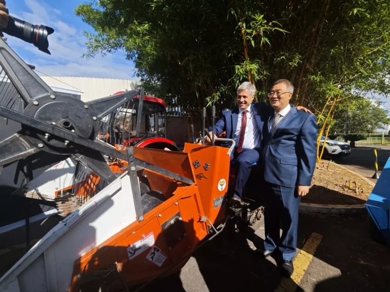 Máquinas chinesas chegam à UnB e consolidam inauguração do Centro Brasil-China para Agricultura Familiar