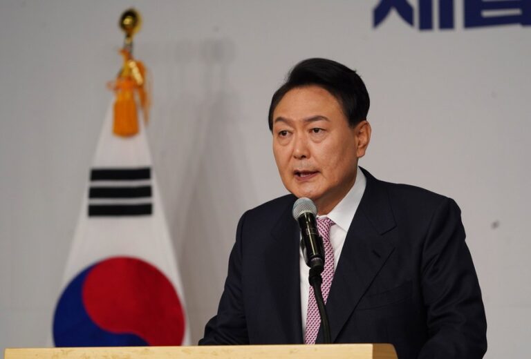 Yoon, o presidente deposto na Coreia do Sul, é preso sob acusações de insurreição