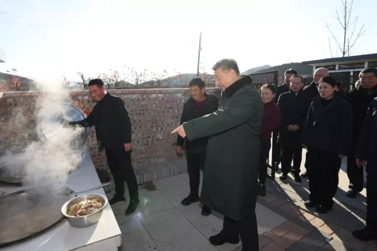 Xi visita moradores afetados pelas enchentes no nordeste da China