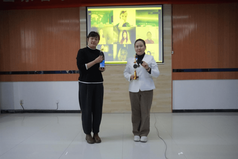 Aula virtual sino-russa ensina confecção de placas aromáticas