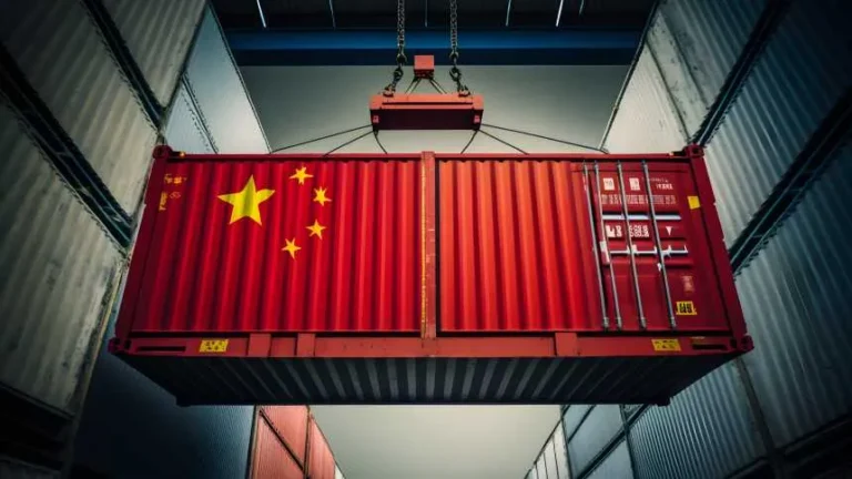 Superávit comercial da China atinge recorde de quase 1 trilhão de dólares em 2024