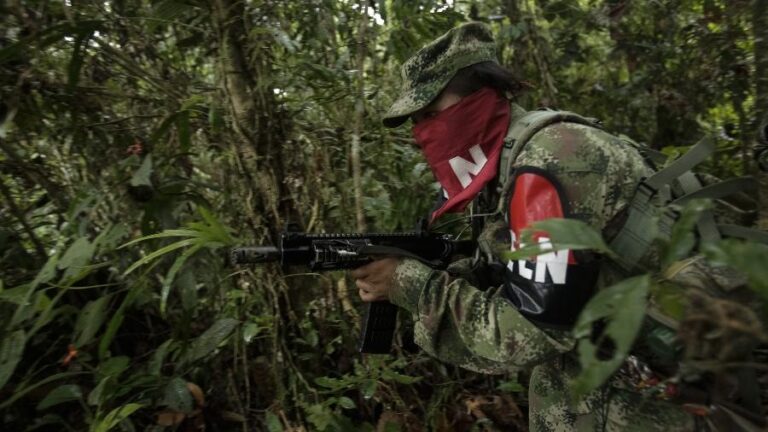 Colômbia declara estado de emergência em meio à escalada da violência de guerrilhas